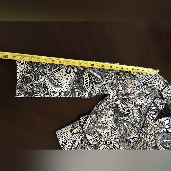 Norton McNaughton-Size 10-Black and White Lined Floral Blazer- - Picture 11 of 16